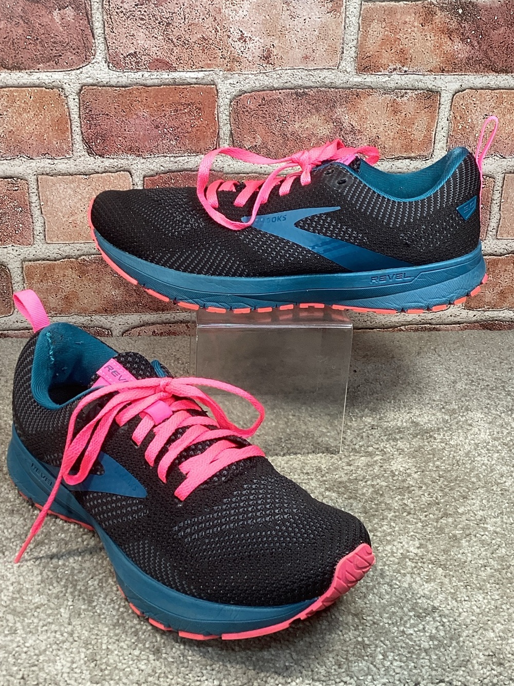Brooks Revel 5 women’s sneakers size 8.5